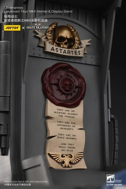 JOYTOY - Ultramarines Lieutenant Titus' MKX Helmet & Display Stand (preorder Q1 2026)