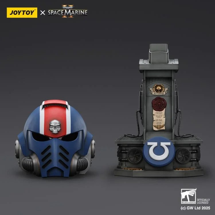 JOYTOY - Ultramarines Lieutenant Titus' MKX Helmet & Display Stand (preorder Q1 2026)